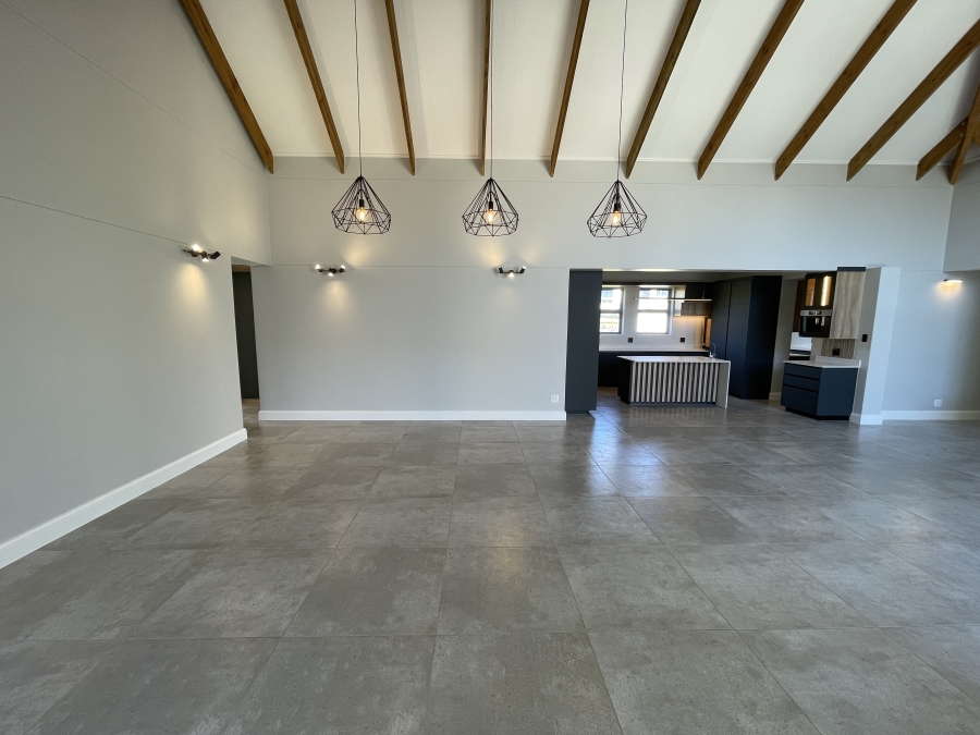 4 Bedroom Property for Sale in Kingswood Golf Estate Western Cape